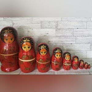 Red Russian Nesting Dolls Set